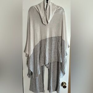 Wake & Wear by Ink & Ivy Two-Tone Gray Poncho/Pants Set